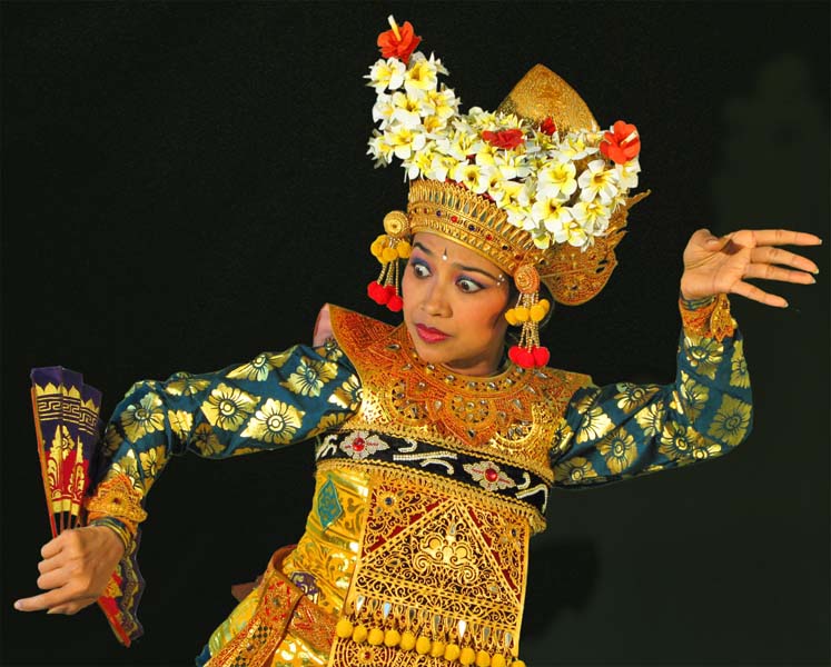 Traditional Balinese dancing. Image via Balinesedance.org. 